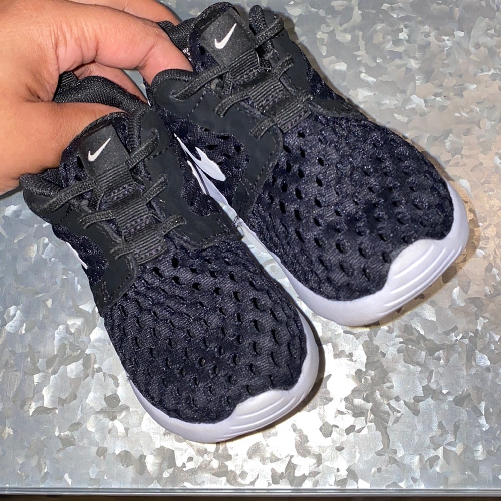 Nike jersey mesh girls sneakers